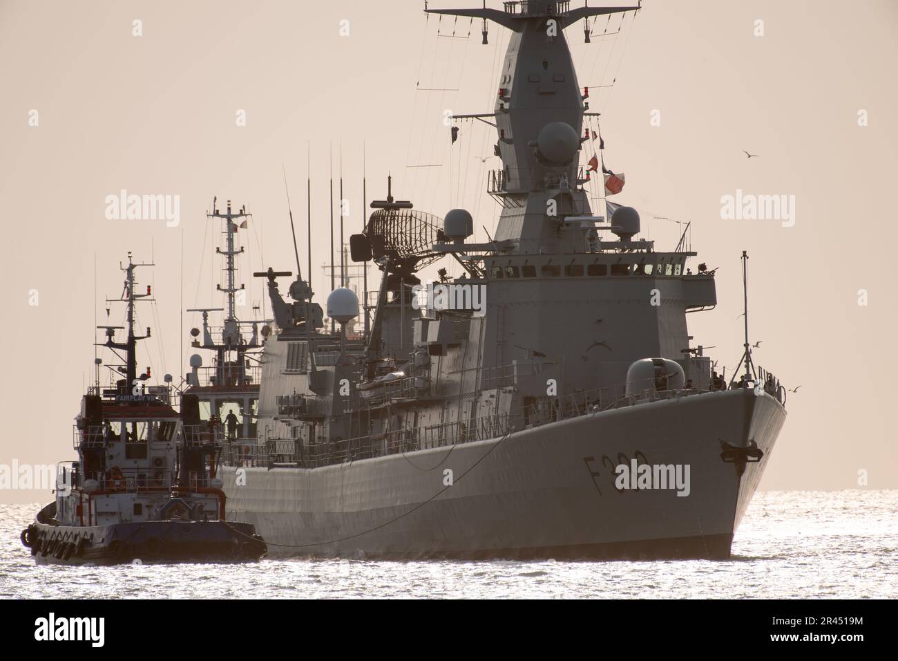 Gdynia, Polen. 26. Mai 2023 Der portugiesische Mehrzweck-Karel-Türsteher Fregatte NRP Bartolomeu Dias F333, Teil der ständigen NATO Maritime Group One SNMG1, kam im Hafen von Gdynia an © Wojciech Strozyk/Alamy Live News Stockfoto