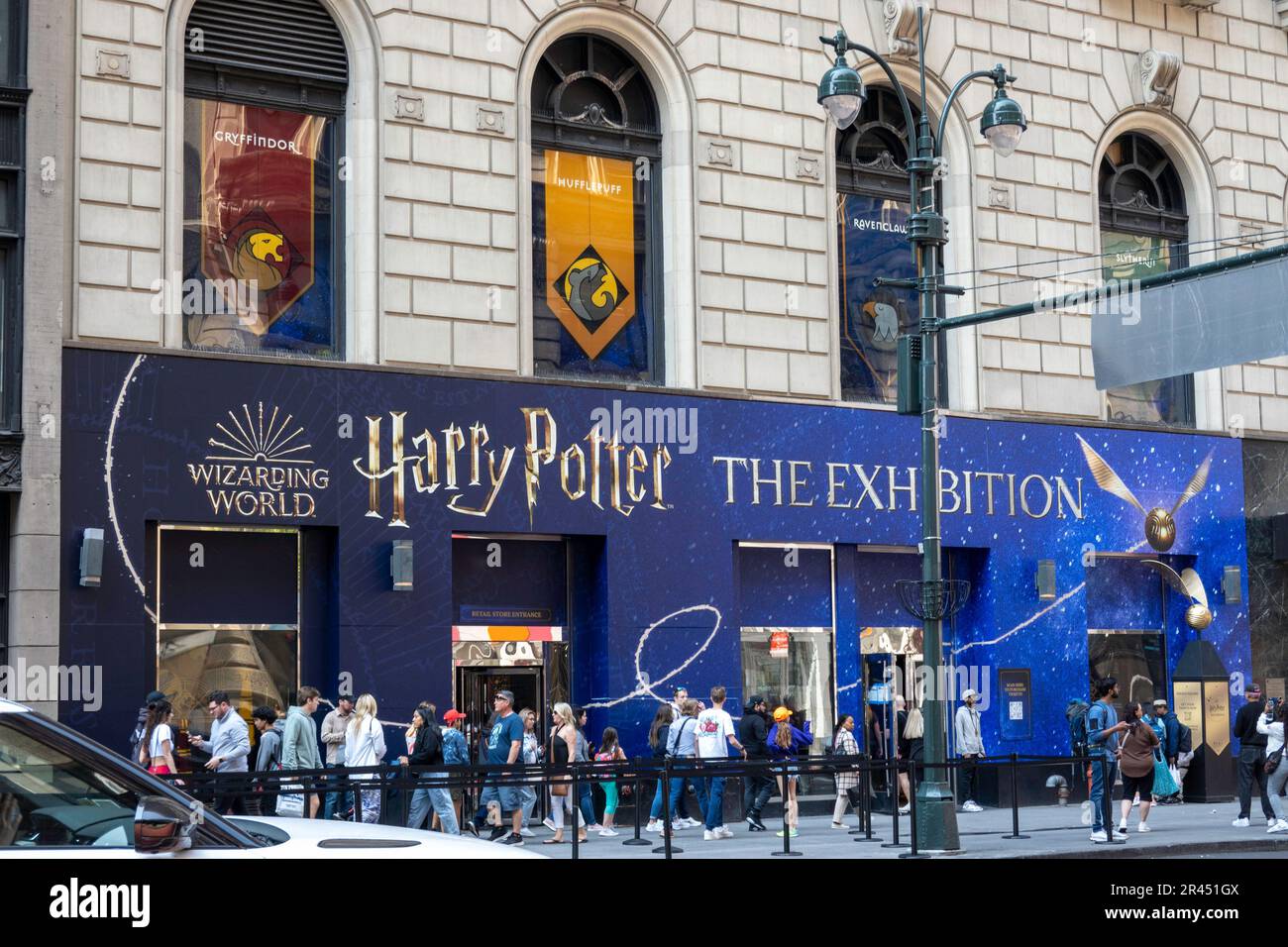 Die Harry Potter Ausstellung wurde im Mai 2023 auf der W. 34. St. in Midtown Manhattan, New York City, USA, für die Öffentlichkeit eröffnet Stockfoto