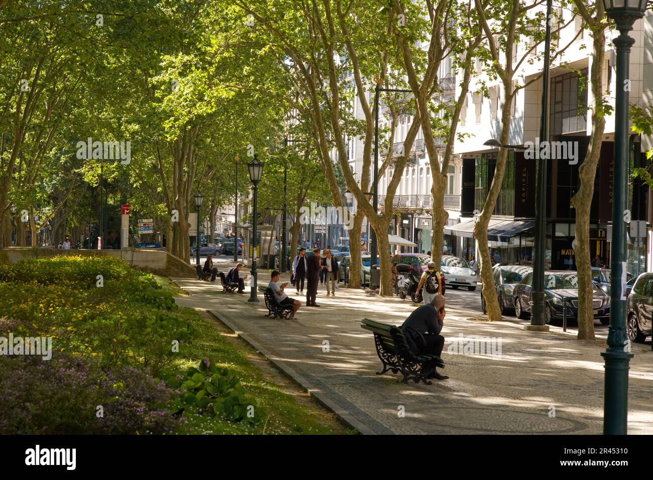 Upmarket shopping -Fotos und -Bildmaterial in hoher Auflösung – Alamy