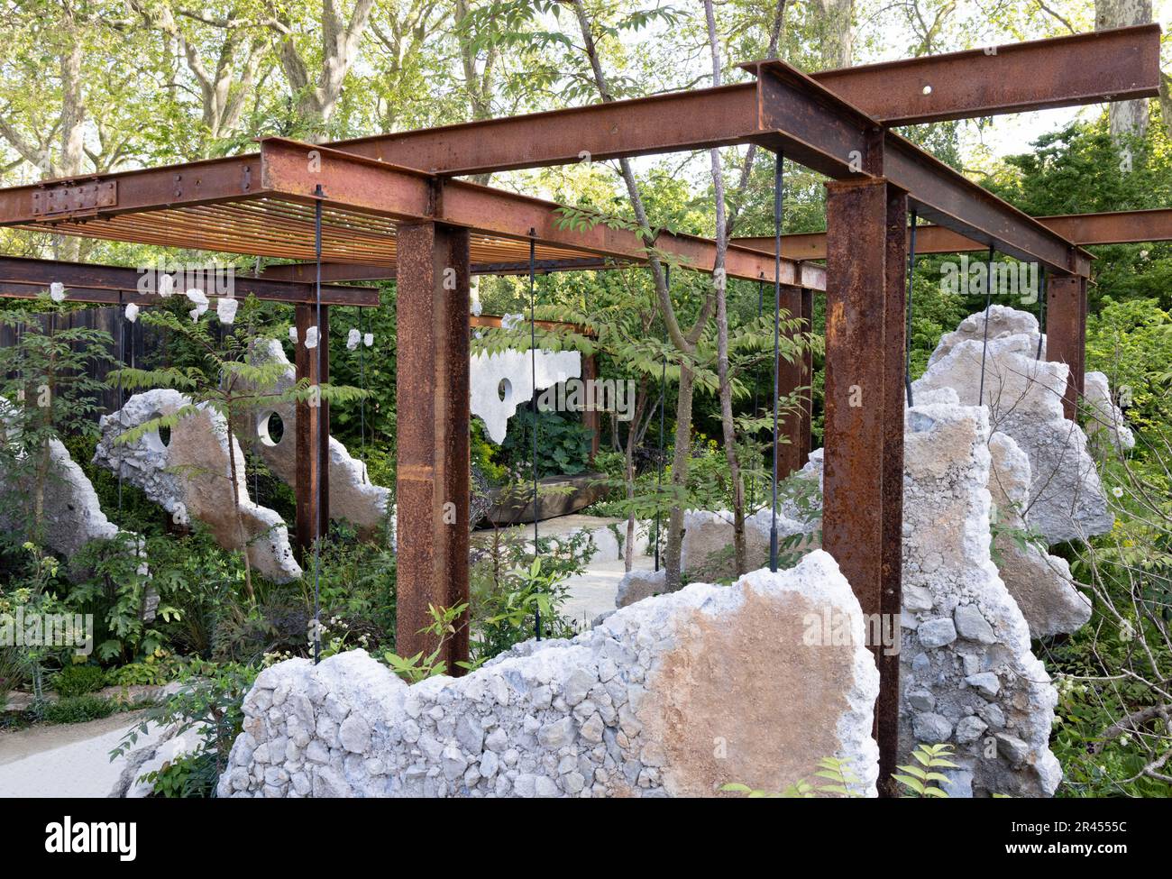 Chelsea Flower Show 2023 Show Garden – der Samaritans Listening Garden, einer der Chelsea Flower Show Gardens, London UK Stockfoto