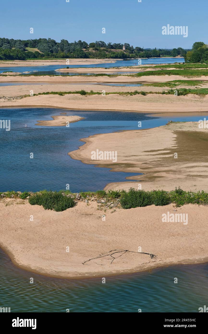Ancenis (Nordwestfrankreich): Landschaft, Ufer der Loire mit Kieselstränden und Sandbänken Stockfoto
