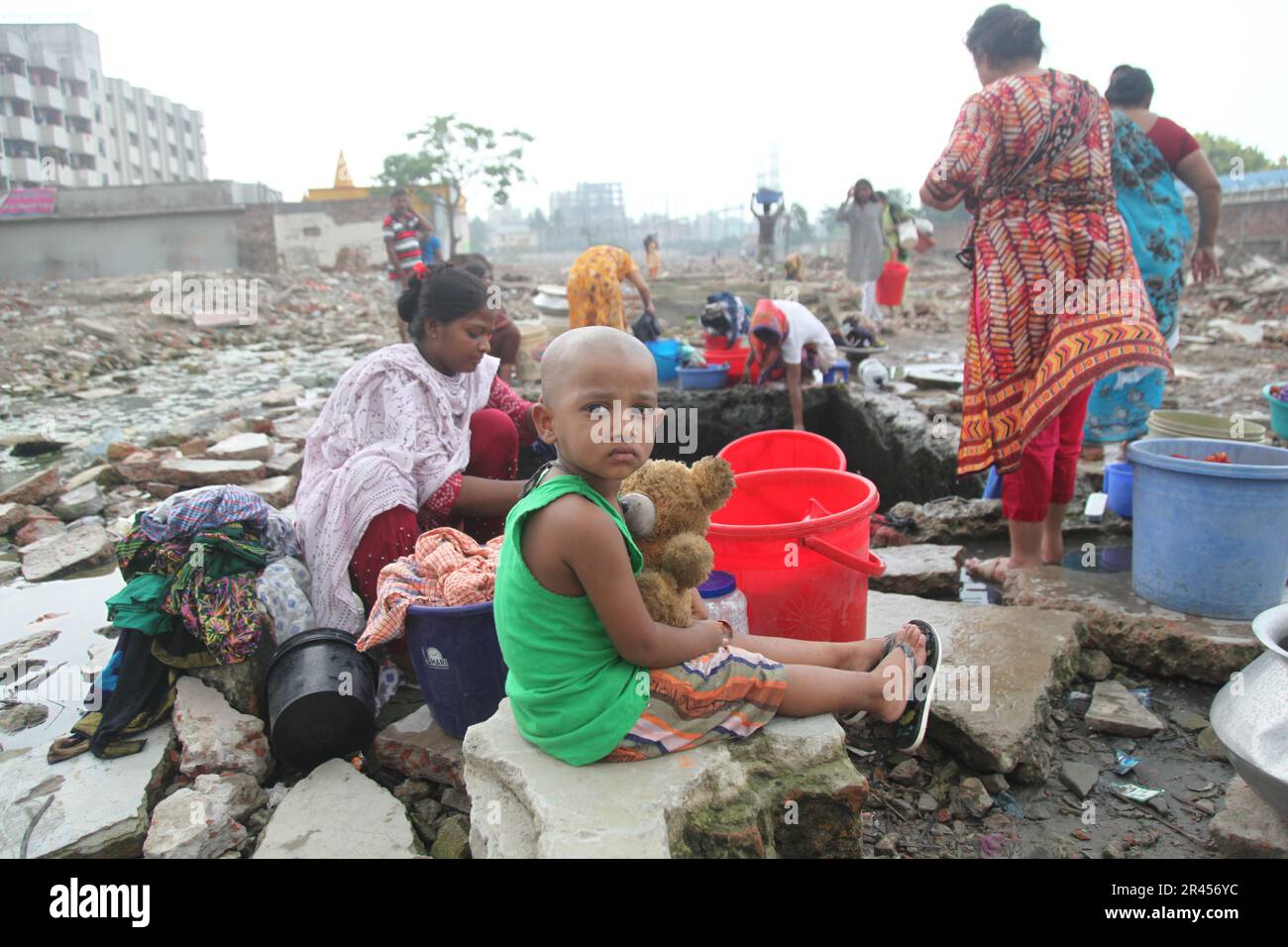 Frischwasserknappheit, rund um die Uhr 2023 dhaka Bangladesch. Die Bewohner von Dhalpur und den umliegenden Gebieten der Hauptstadt können das Wasser nicht für alle Domänen nutzen Stockfoto