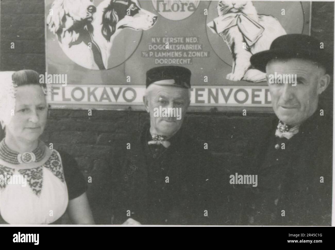 Augustin, Paul, SS-Fotograf der Leibstandarte Adolf Hitler. Dokumentierte Ereignisse in Holland, Frankreich (1940) und Russland (1941-43). Französische Kriegsgefangene, Brückenbau, Panzerabwehrmannschaft, Maschinengewehrmannschaft, Fahrzeugkonvois auf der Straße und in Städten, belgische Festungen, Kriegsgefangenenlager, Zerstörungsszenen, Nachkampf- und Besatzungsaktivitäten, Trainings- und Sportaktivitäten, Hitlerjugend und Bund Deutsche Mädchen Sportliche Aktivitäten und kulturelle Darbietungen, Unit Formations und Zeremonien, Feldlazarett, Einzel- und Gruppenfotos, leichte Flugabwehr Stockfoto