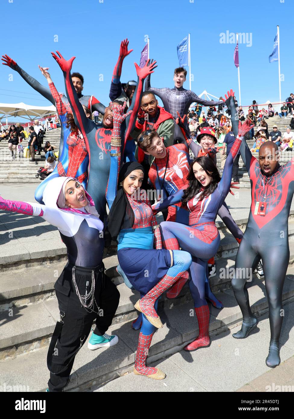 London, Großbritannien. 26. Mai 2023. Teilnehmer als Spiderman auf der MCM London Comic Con 2023 bei Excel in London gekleidet Kredit: Paul Brown/Alamy Live News Stockfoto