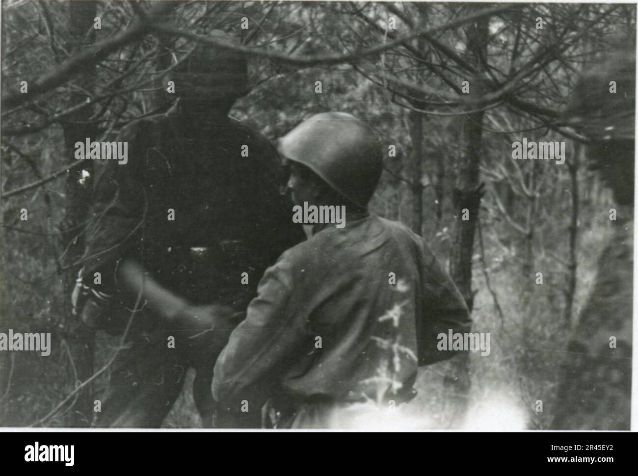 Augustin, Paul, SS-Fotograf der Leibstandarte Adolf Hitler. Dokumentierte Ereignisse in Holland, Frankreich (1940) und Russland (1941-43). Französische Kriegsgefangene, Brückenbau, Panzerabwehrmannschaft, Maschinengewehrmannschaft, Fahrzeugkonvois auf der Straße und in Städten, belgische Festungen, Kriegsgefangenenlager, Zerstörungsszenen, Nachkampf- und Besatzungsaktivitäten, Trainings- und Sportaktivitäten, Hitlerjugend und Bund Deutsche Mädchen Sportliche Aktivitäten und kulturelle Darbietungen, Unit Formations und Zeremonien, Feldlazarett, Einzel- und Gruppenfotos, leichte Flugabwehr Stockfoto