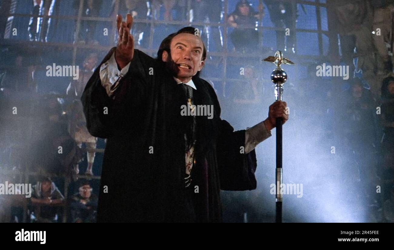USA. Edwin Hodgeman in einer Szene aus dem (C)Warner Bros. Film: Mad Max  Beyond Thunderdome (1985). Verschwörung: Nachdem ein Landstreicher aus der  fortschrittlichsten Stadt im postapokalyptischen Australien verbannt wurde,  reist er mit