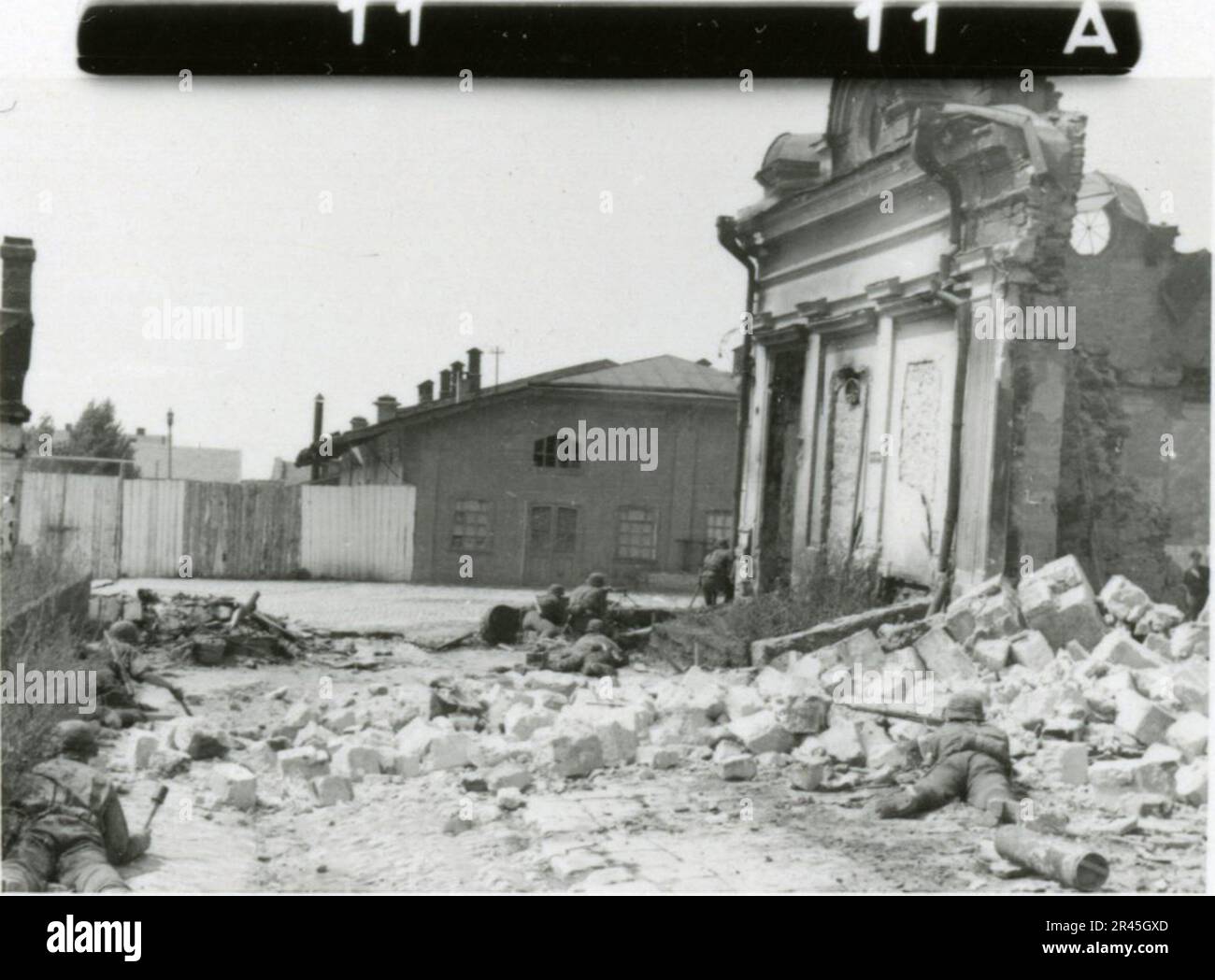 Augustin, Paul, SS-Fotograf der Leibstandarte Adolf Hitler. Dokumentierte Ereignisse in Holland, Frankreich (1940) und Russland (1941-43). Französische Kriegsgefangene, Brückenbau, Panzerabwehrmannschaft, Maschinengewehrmannschaft, Fahrzeugkonvois auf der Straße und in Städten, belgische Festungen, Kriegsgefangenenlager, Zerstörungsszenen, Nachkampf- und Besatzungsaktivitäten, Trainings- und Sportaktivitäten, Hitlerjugend und Bund Deutsche Mädchen Sportliche Aktivitäten und kulturelle Darbietungen, Unit Formations und Zeremonien, Feldlazarett, Einzel- und Gruppenfotos, leichte Flugabwehr Stockfoto