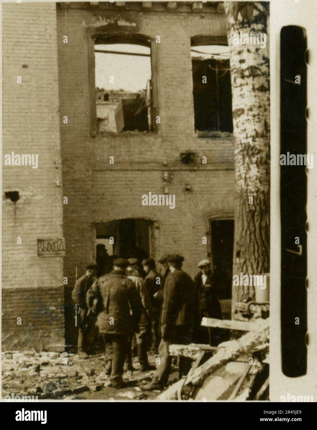Augustin, Paul, SS-Fotograf der Leibstandarte Adolf Hitler. Dokumentierte Ereignisse in Holland, Frankreich (1940) und Russland (1941-43). Französische Kriegsgefangene, Brückenbau, Panzerabwehrmannschaft, Maschinengewehrmannschaft, Fahrzeugkonvois auf der Straße und in Städten, belgische Festungen, Kriegsgefangenenlager, Zerstörungsszenen, Nachkampf- und Besatzungsaktivitäten, Trainings- und Sportaktivitäten, Hitlerjugend und Bund Deutsche Mädchen Sportliche Aktivitäten und kulturelle Darbietungen, Unit Formations und Zeremonien, Feldlazarett, Einzel- und Gruppenfotos, leichte Flugabwehr Stockfoto
