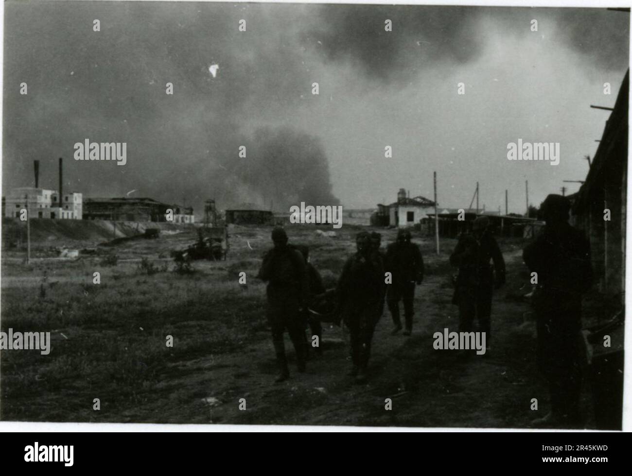 Augustin, Paul, SS-Fotograf der Leibstandarte Adolf Hitler. Dokumentierte Ereignisse in Holland, Frankreich (1940) und Russland (1941-43). Französische Kriegsgefangene, Brückenbau, Panzerabwehrmannschaft, Maschinengewehrmannschaft, Fahrzeugkonvois auf der Straße und in Städten, belgische Festungen, Kriegsgefangenenlager, Zerstörungsszenen, Nachkampf- und Besatzungsaktivitäten, Trainings- und Sportaktivitäten, Hitlerjugend und Bund Deutsche Mädchen Sportliche Aktivitäten und kulturelle Darbietungen, Unit Formations und Zeremonien, Feldlazarett, Einzel- und Gruppenfotos, leichte Flugabwehr Stockfoto