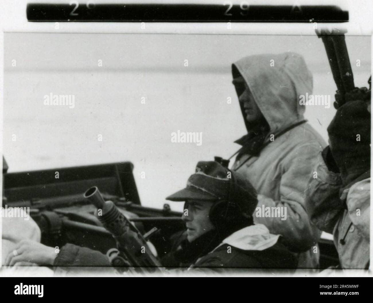 Augustin, Paul, SS-Fotograf der Leibstandarte Adolf Hitler. Dokumentierte Ereignisse in Holland, Frankreich (1940) und Russland (1941-43). Französische Kriegsgefangene, Brückenbau, Panzerabwehrmannschaft, Maschinengewehrmannschaft, Fahrzeugkonvois auf der Straße und in Städten, belgische Festungen, Kriegsgefangenenlager, Zerstörungsszenen, Nachkampf- und Besatzungsaktivitäten, Trainings- und Sportaktivitäten, Hitlerjugend und Bund Deutsche Mädchen Sportliche Aktivitäten und kulturelle Darbietungen, Unit Formations und Zeremonien, Feldlazarett, Einzel- und Gruppenfotos, leichte Flugabwehr Stockfoto