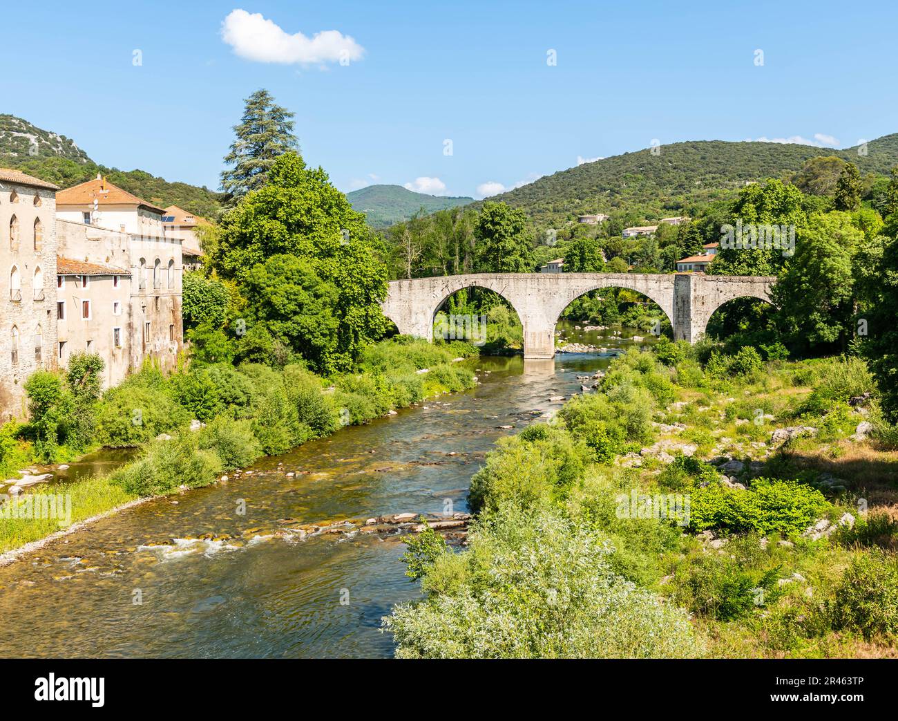 Brücke über den Hérault bei Ganges, in Hérault, in Occitanie, Frankreich Stockfoto