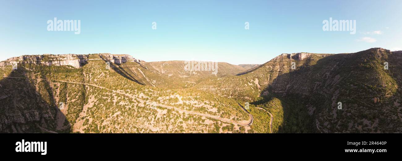 Berge und Hochebenen rund um den Cirque de Navacelles in Hérault, Occitanie, Frankreich Stockfoto