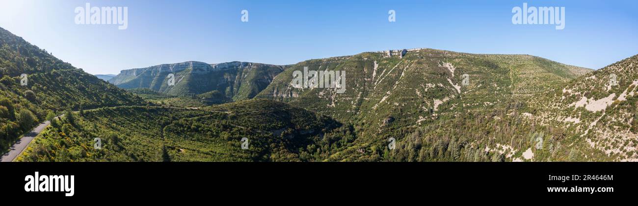 Berge und Hochebenen rund um den Cirque de Navacelles in Hérault, Occitanie, Frankreich Stockfoto
