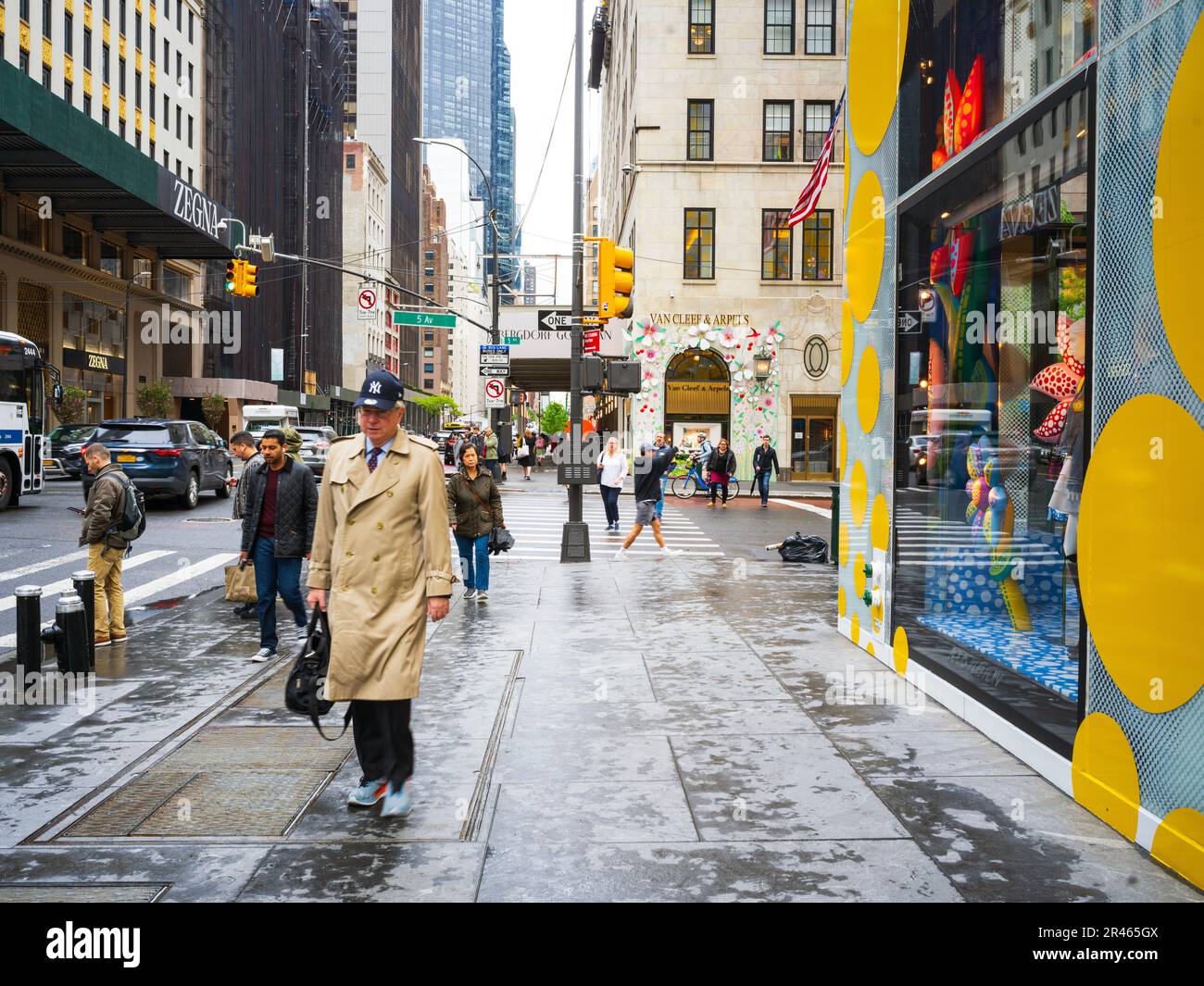 Fifth Avenue Street Scene, Manhatten New York City, NY, Vereinigte Staaten von Amerika Stockfoto