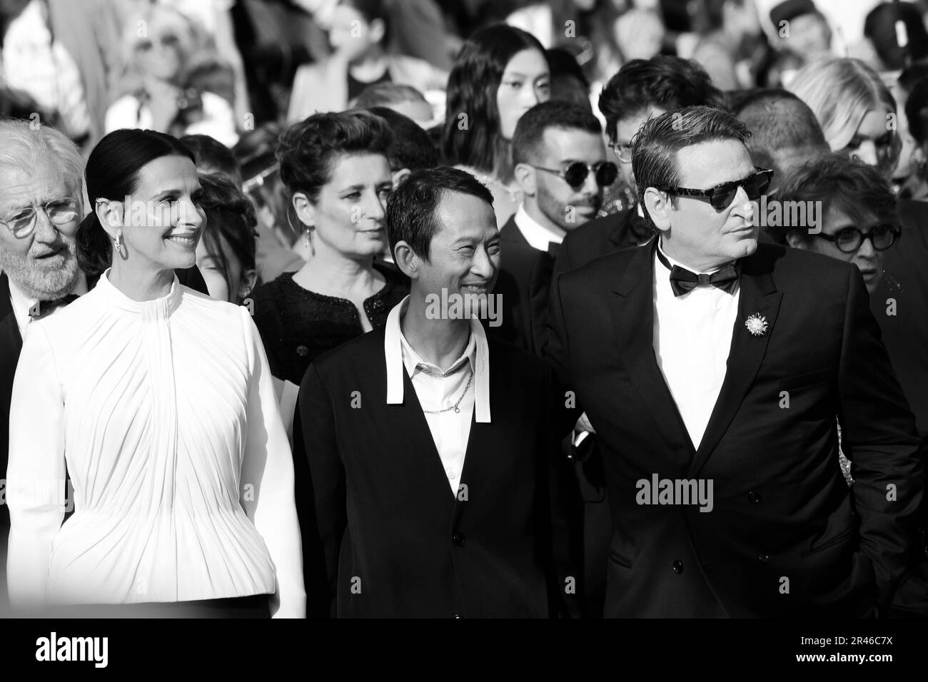 Cannes, Frankreich. 24. Mai 2023. Cannes, Frankreich 24. Mai 2023; Juliette Binoche, Regisseurin Tran Anh Hung und Beno't Magimel, besucht den roten Teppich „La Passion De Dodin Bouffant“ während des 76. Jährlichen Filmfestivals in Cannes am 24. Mai 2023 in Cannes, Frankreich. Bild und Copyright Thierry CARPICO/ATP Images (CARPICO Thierry/ATP): SPP Sport Press Photo (SPP Sport Presse Foto). Alamy Live News Stockfoto