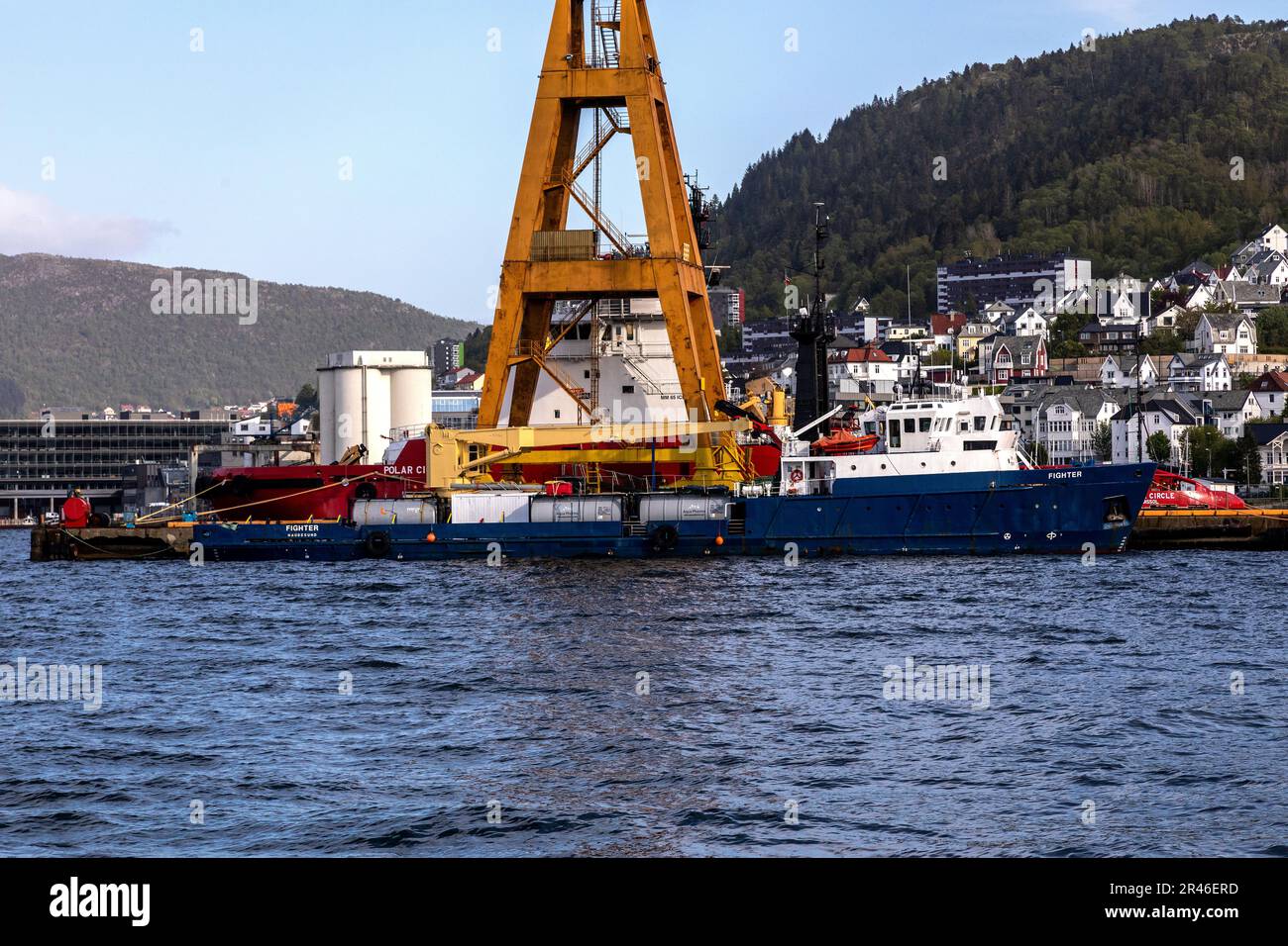 Kleines Offshore-Versorgungsschiff Fighter auf der alten BMV Laksevaag-Werft im Hafen Bergen, Norwegen. Stockfoto