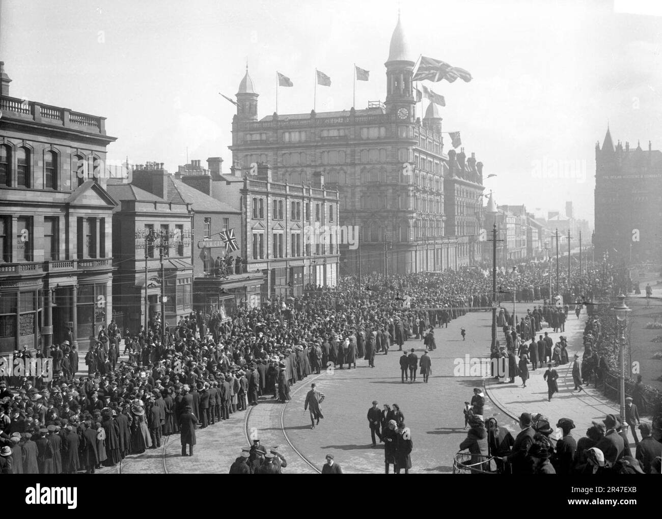 Unionistische Clubs auf dem Donegall Square North, Belfast, 9. April 1912 (gekürzt) Stockfoto