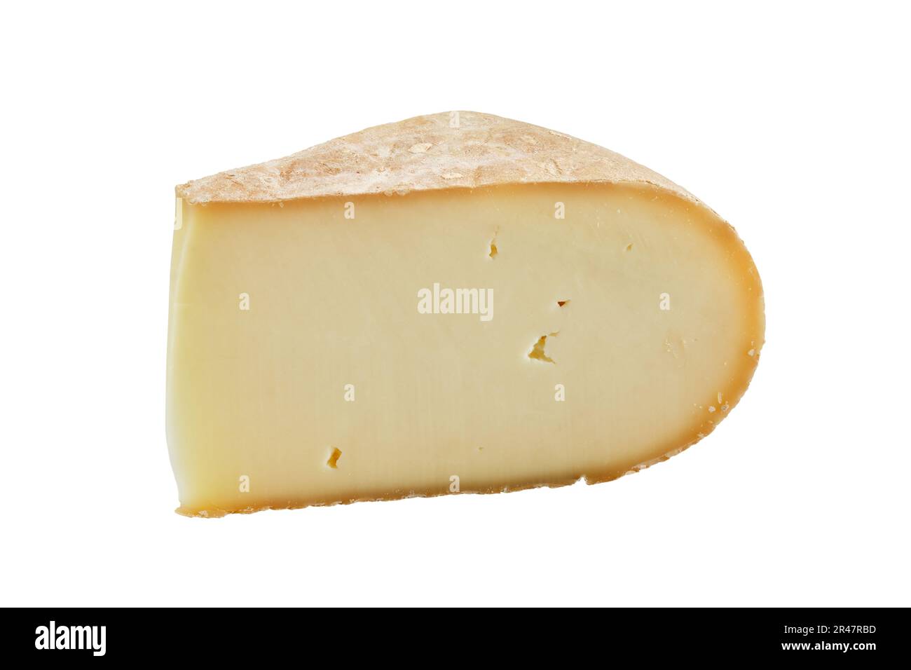 Ein Stück handgemachter, natürlicher Bauernkäse, isoliert auf weißem Hintergrund. Stockfoto