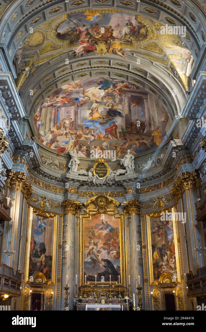 Die Kirche St. Ignatius von Loyola, gegründet, um den Jesuitenorden zu feiern. Barocke Decke, gestrichen von Andrea Pozzo (1685). Rom, Italien. Stockfoto