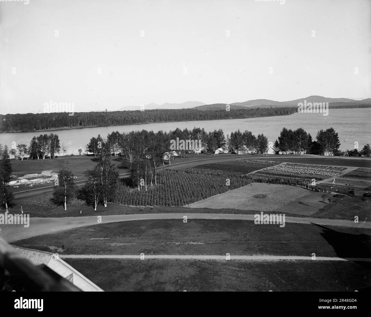 Upper Saranac Lake vom Saranac Inn, Adirondacks, New York, zwischen 1900 und 1910. Stockfoto