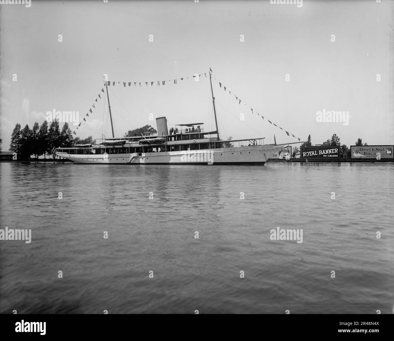 Yacht Caroline aus Toledo, St. Clair Flats, Michigan, zwischen 1909 und 1915. Stockfoto