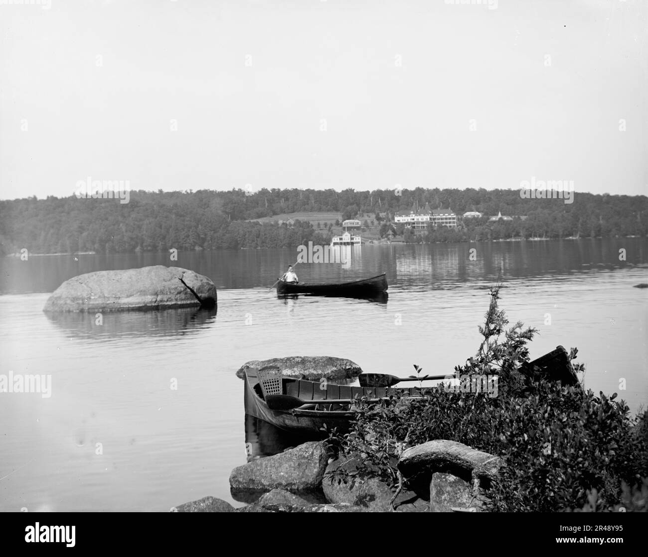 Das Wawbeek Inn von Barts' Bartlett's? Island, Upper Saranac Lake, Adirondack Mts., N.Y., zwischen 1900 und 1910. Stockfoto