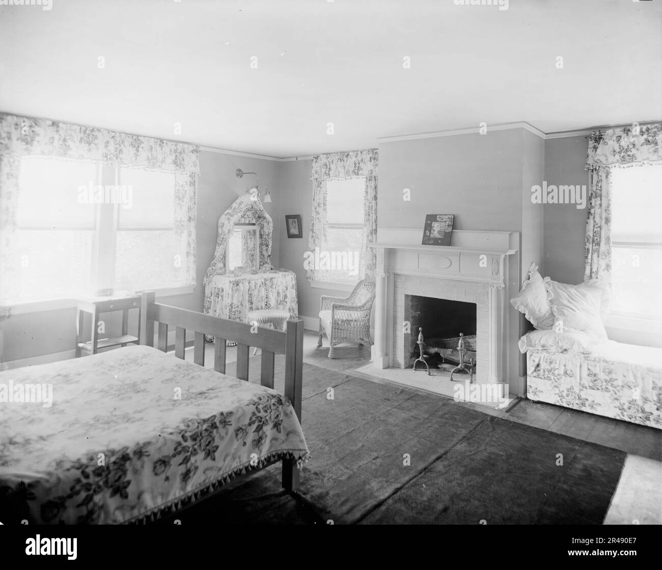 Vorstadthaus von Mrs. Robert Hoe, Jr., Schlafzimmer, Port Washington, New York, Zwischen 1900 und 1910. Stockfoto