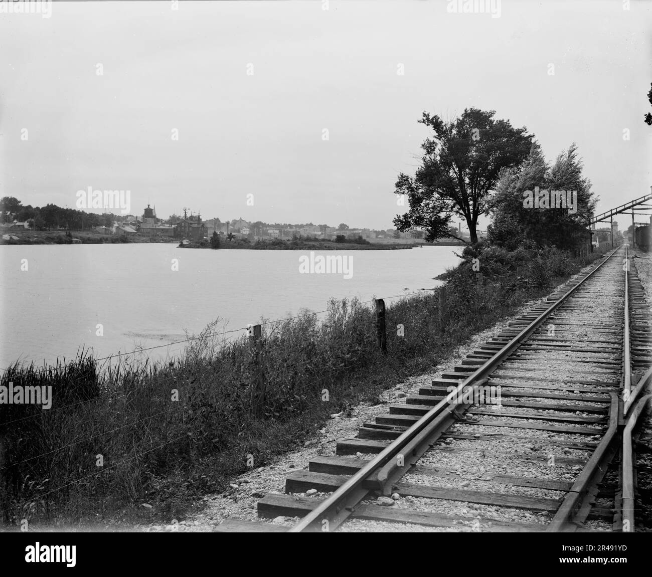 Fox River bei Batavia, Illinois, zwischen 1880 und 1899. Stockfoto