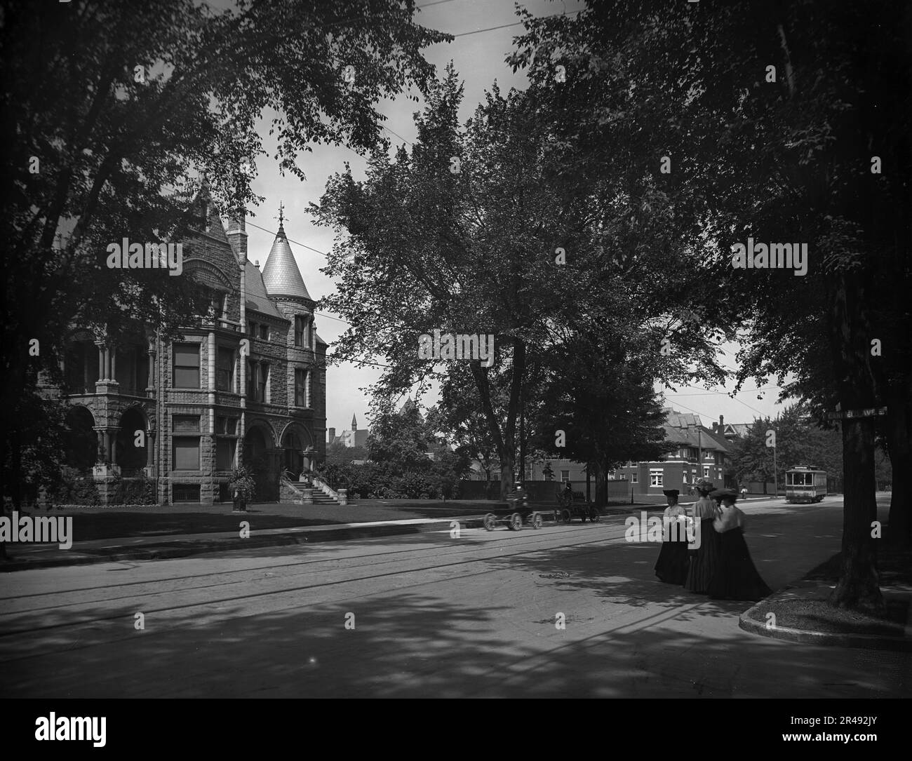 Residence und Detroit Athletic Club, Detroit, Michigan, A, c1905. Schild am Baum: Canfield Ave. E. Stockfoto