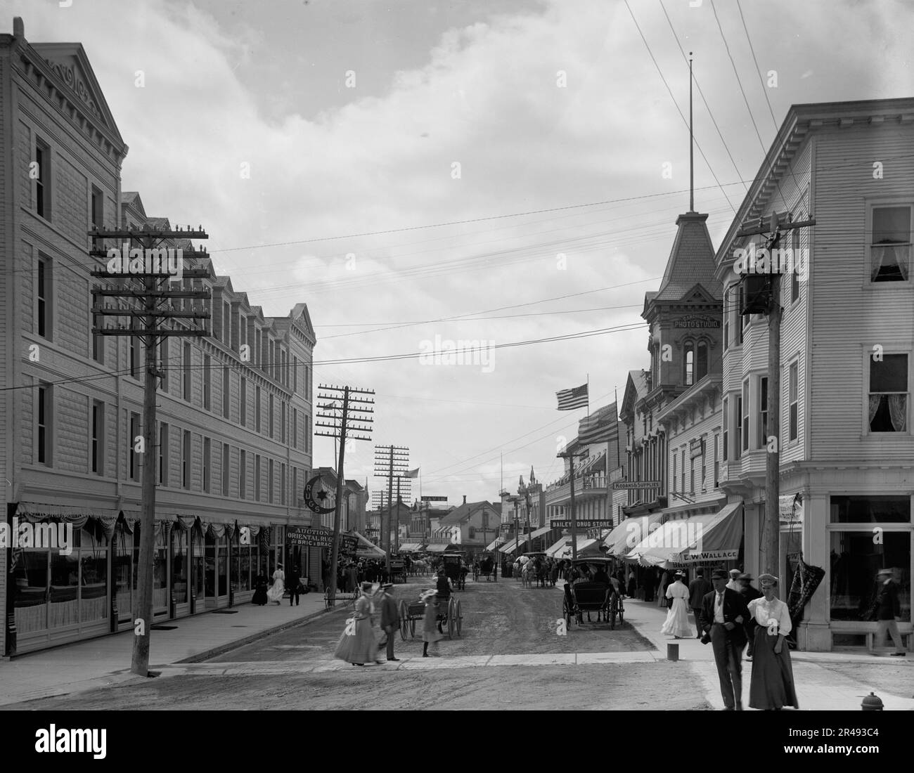 Main Street (und Chippewa Hotel), Mackinac Island, Michigan, zwischen 1902 und 1920. Stockfoto