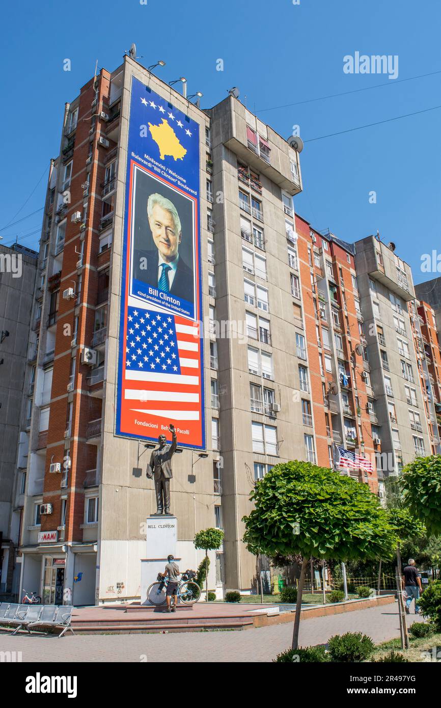 Das Bill Clinton Memorial, gefunden im Bill Clinton Boulevard in Pristina, Kosovo, und dankt für seine Hilfe während des Krieges gegen Serbien in den Jahren 1998-1999. Stockfoto