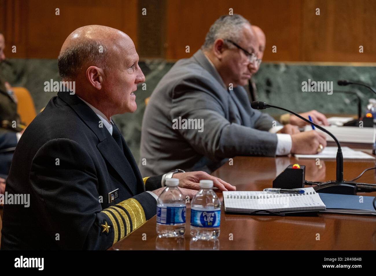 WASHINGTON (28. Mai 2023) Chief of Naval Operations (CNO) ADM. Mike Gilday hat bei der Anhörung des Senat Appropriations SubCommittee on Defense eine Aussage zum Verteidigungsbudget des Geschäftsjahres 2023 gemacht. Stockfoto