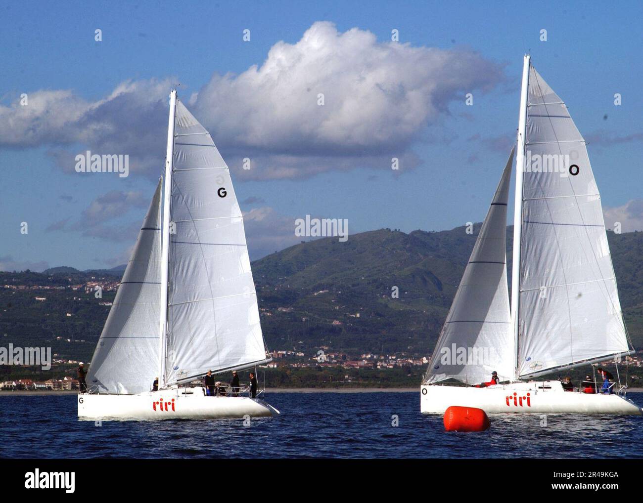 US Navy, die USA Sailing Team Jockeys um Position und versucht, den besten Wind während des 6. Rennens des Segelwettbewerbs der World Military Games 3. zu finden Stockfoto