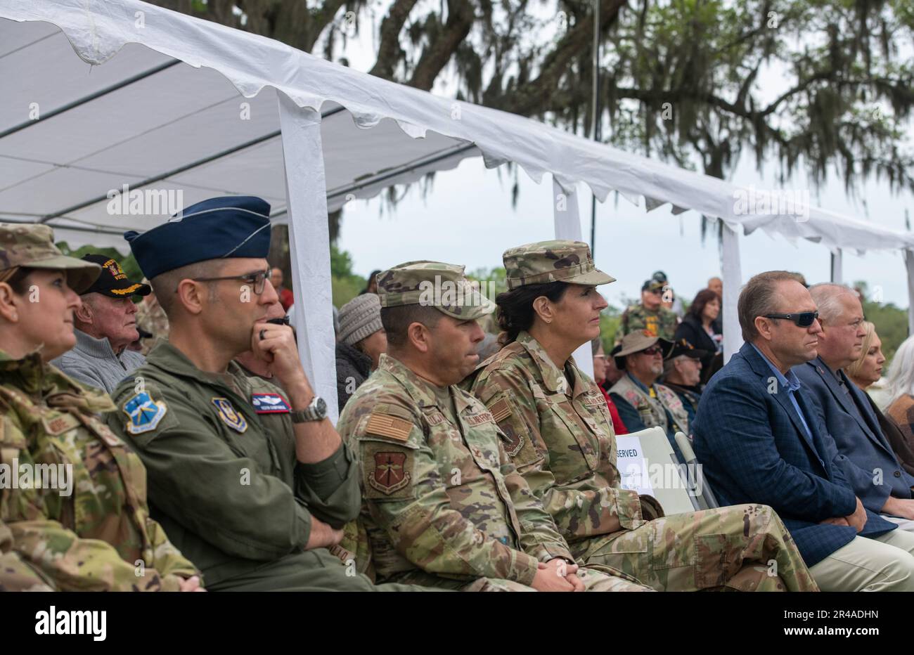 Keesler-Führung nimmt an der Vietnam POW/MIA/KIA Remembrance Ceremony auf dem Biloxi National Cemetery, Biloxi, Mississippi, 29. März 2023 Teil. Die Zeremonie war zu Ehren des National Vietnam war Veterans Day. Stockfoto