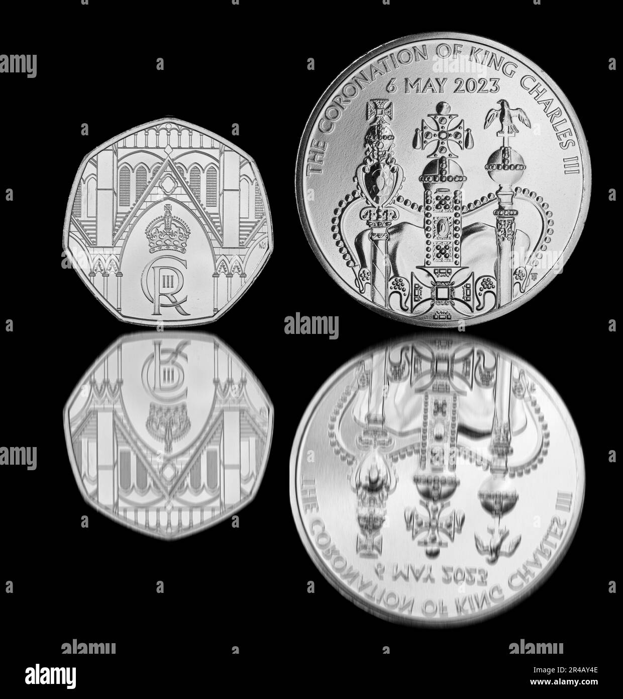 Rückseite einer 2023 50-Pence- und £5-Euro-Münze zur Erinnerung an die Krönung von König Karl III. Am 6. Mai 2023 Stockfoto