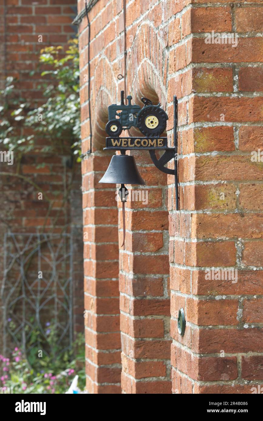 Bauernhof Gusseisen Traktorglocke Stockfoto