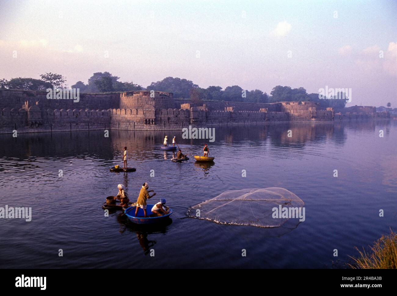 Angeln im Vellore Fort Moat in Vellore, Tamil Nadu, Südindien, Indien, Asien Stockfoto