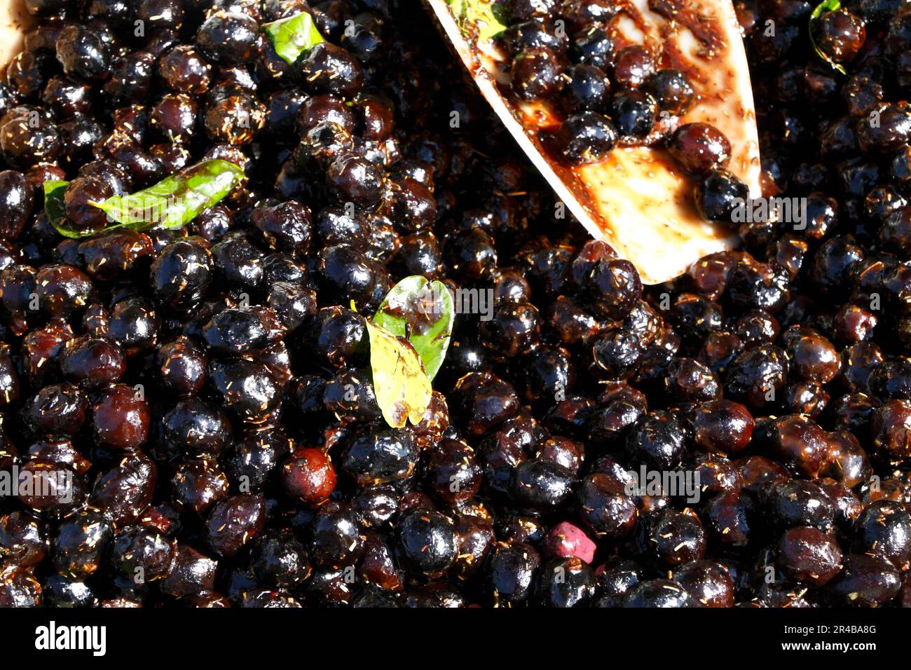 Oliven auf einem Markt in der Provence, Frankreich Stockfoto