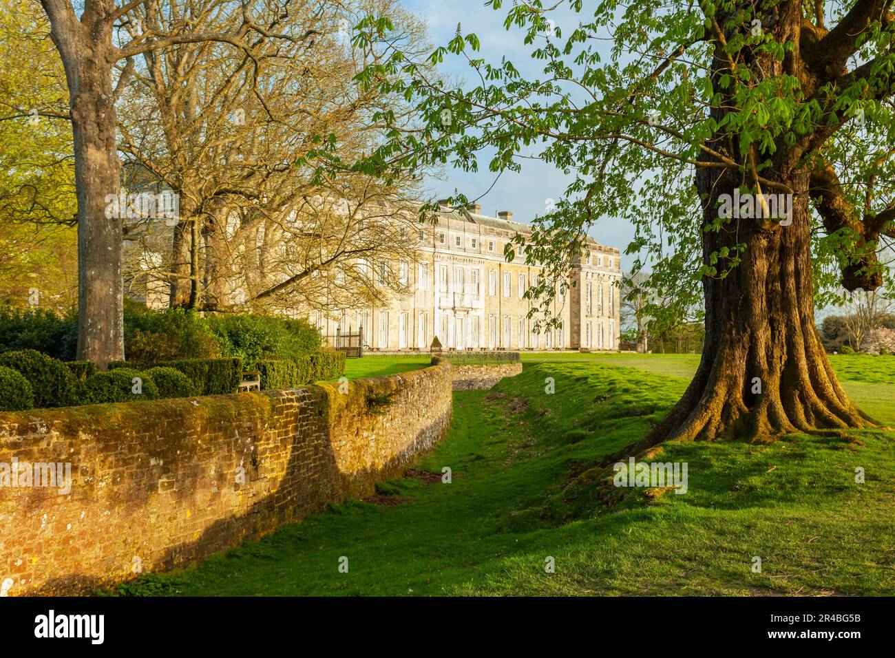 Frühlingsabend im Petworth House in Petworth Park, West Sussex, England. Stockfoto