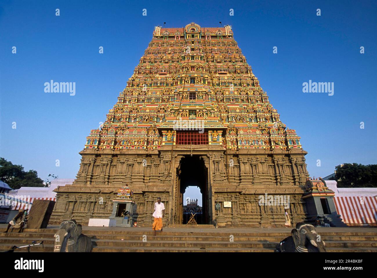 180 m hoher Rajagopuram-Turm im Kasi Viswanathar-Tempel in Tenkasi, Tamil Nadu, Südindien, Indien, Asien Stockfoto