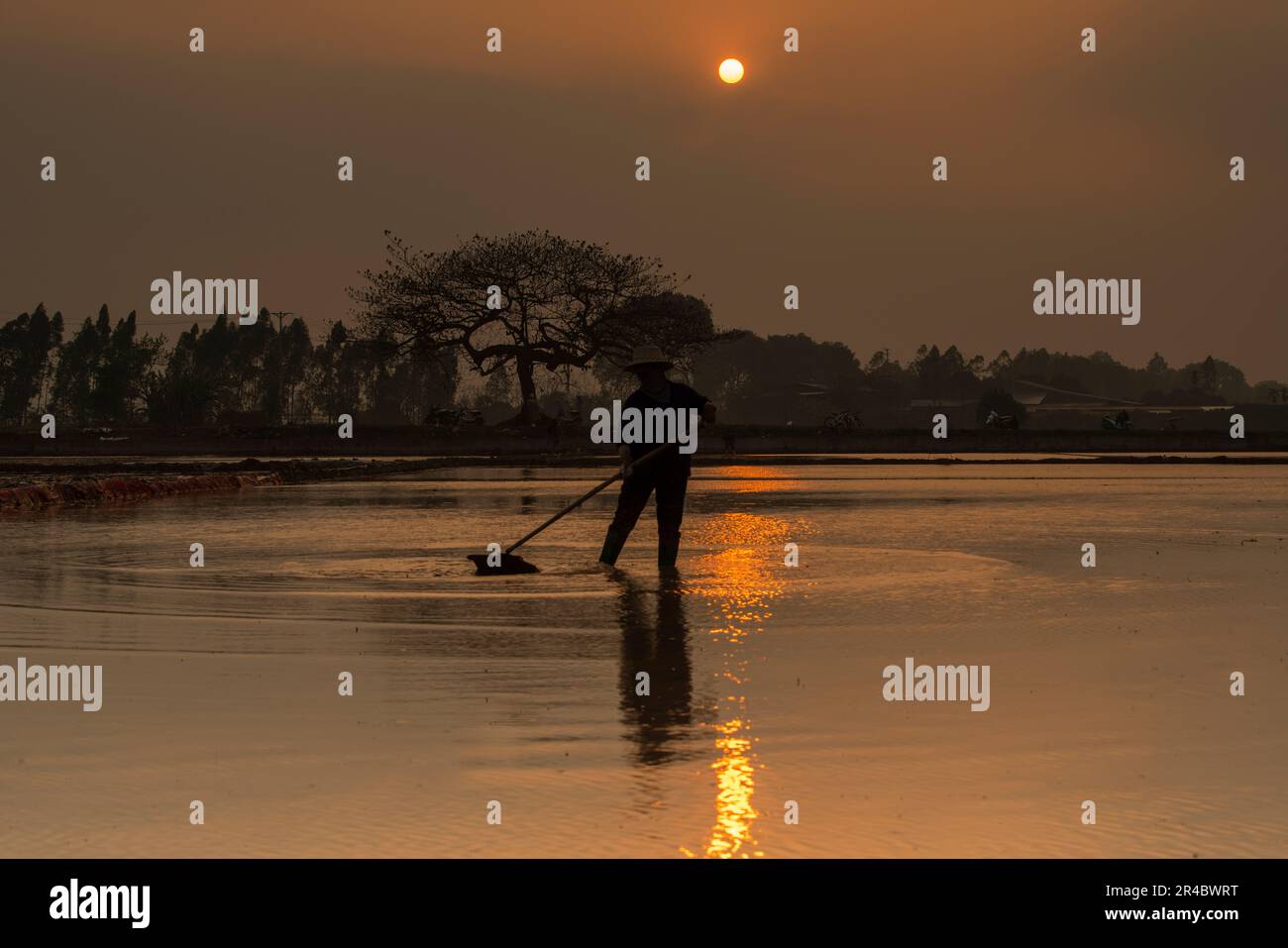 Sonnenuntergang am Dong Mo See, Son Tay, Hauptstadt Ha Noi, Vietnam Stockfoto