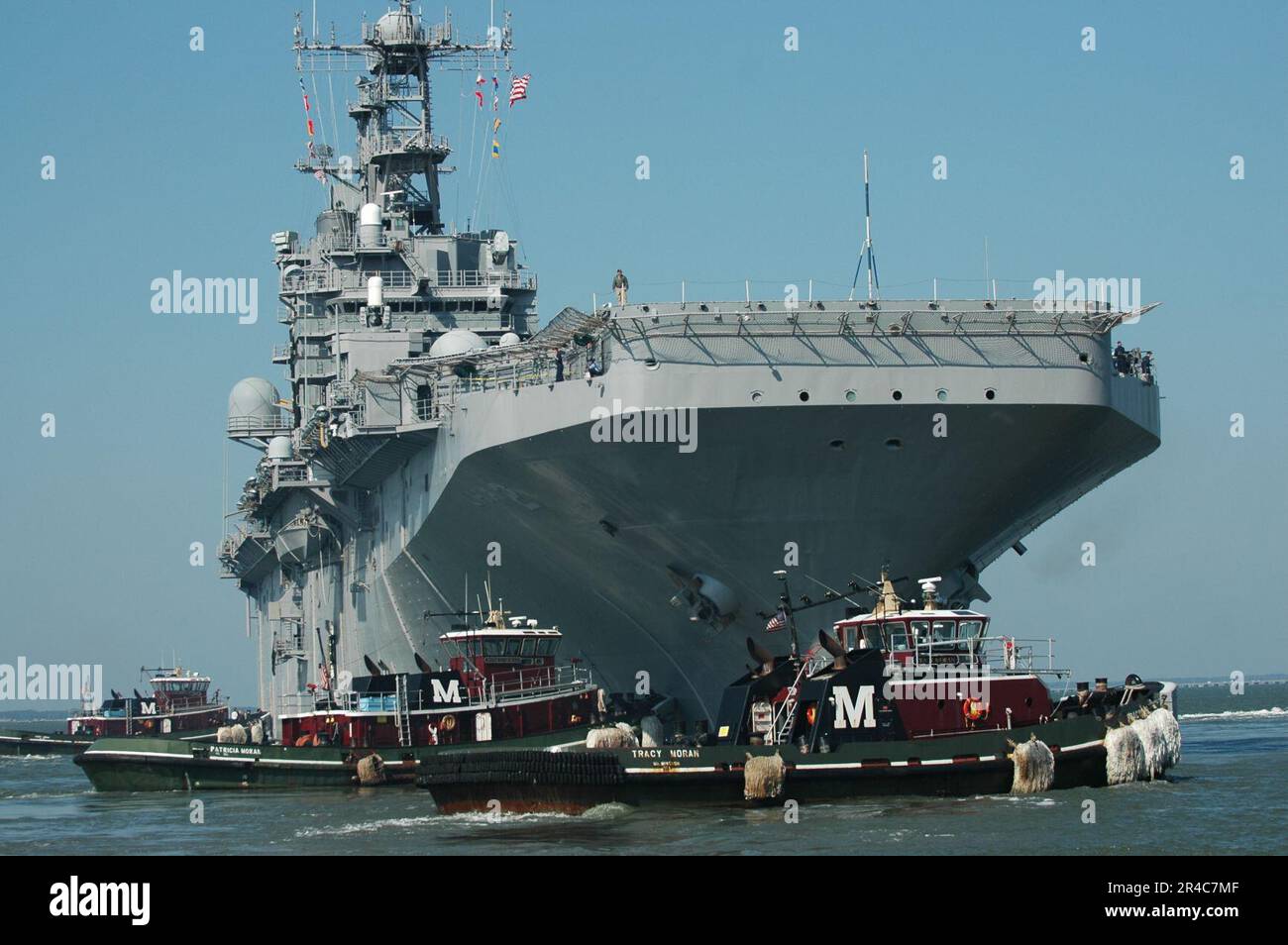US Navy Amphibious Sturmschiff USS Saipan (LHA 2) startet in Norfolk und nimmt an der multinationalen Übung Phoenix Express im sechsten Zuständigkeitsbereich der Flotte (AOR) Teil. Stockfoto