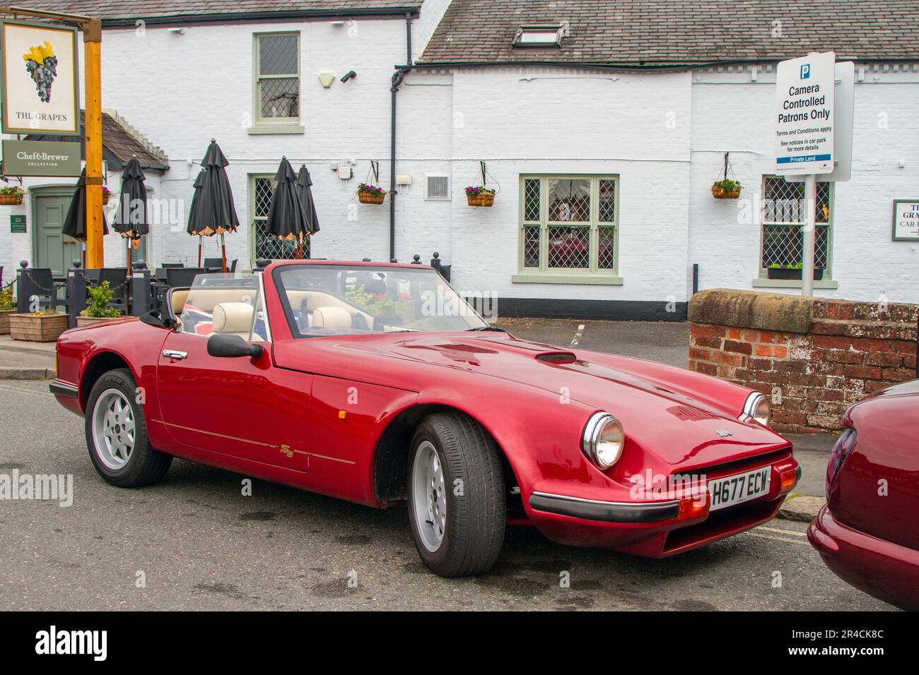 1991 90s Red Blackpool gebaut, britischer TVR 290 S Sportwagen parkt in Lytham UK Stockfoto