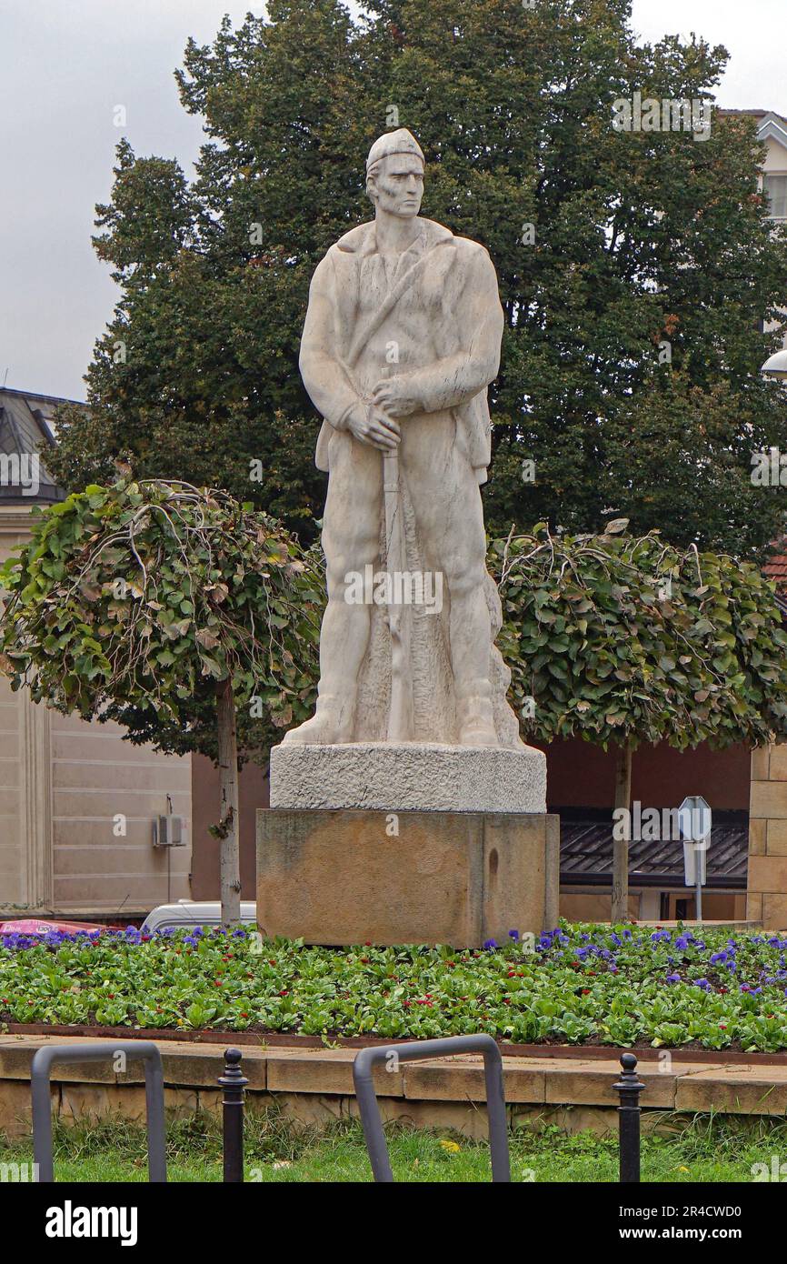 Belgrad, Serbien - 16. Oktober 2020: Partisan-Denkmal der ewigen Garde vor dem Kriegsdenkmal der Bildhauerin Radeta Stankovic in der Hauptstadt. Stockfoto