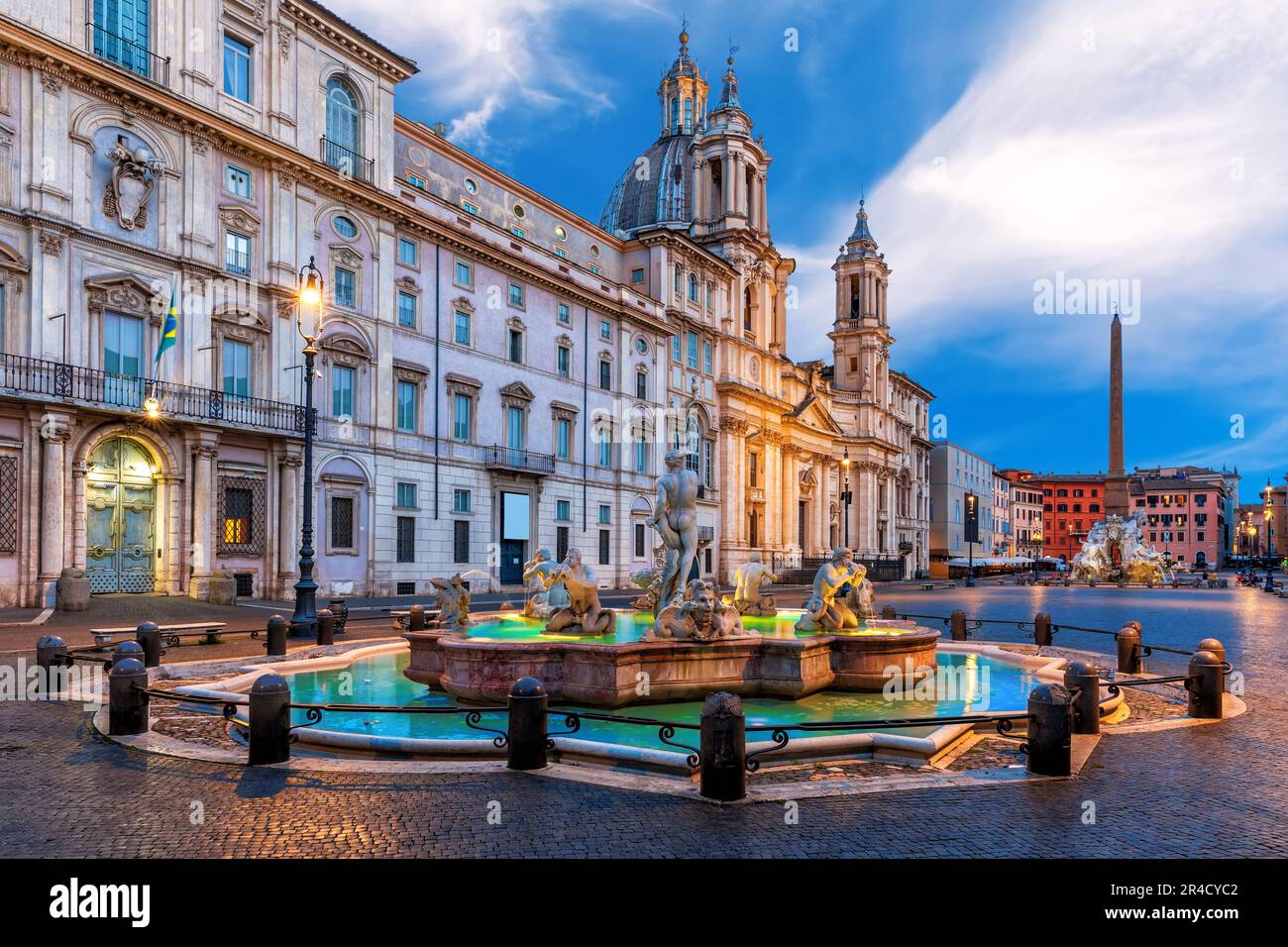 Piazza Navona oder Piazza Navona mit Moorbrunnen und Basilika, Rom, Italien. Stockfoto