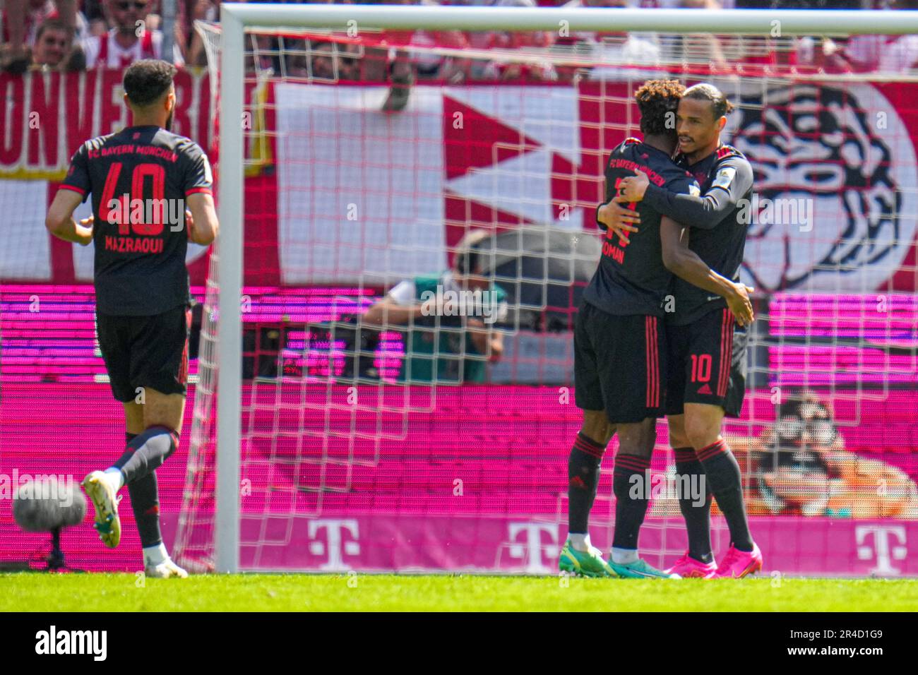 Köln, Deutschland. 27. Mai 2023. KÖLN, DEUTSCHLAND - MAI 27: Kingsley Coman des FC Bayern München, Leroy Sane des FC Bayern München während des Bundesliga-Spiels zwischen 1. FC Köln und FC Bayern München im RheinEnergieStadion am 27. Mai 2023 in Köln (Foto von Rene Nijhuis/Orange Pictures). Gutschrift: Orange Pics BV/Alamy Live News Stockfoto