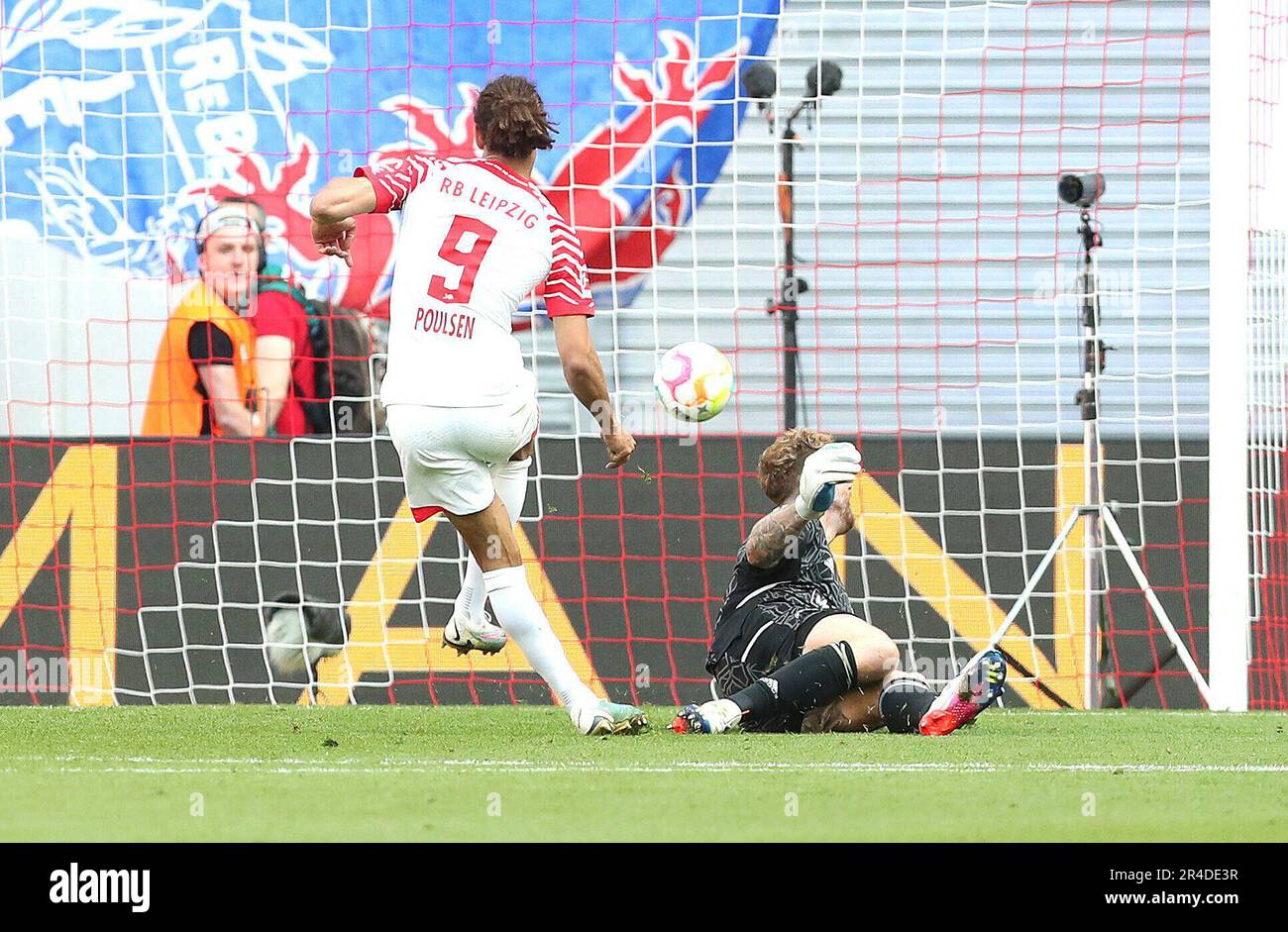 Leipzig, Deutschland. 27. Mai 2023. firo : 27.05.2023, Fußball, 1. Liga, 1. Bundesliga, Staffel 2022/2023, 34. Spieltag RB Leipzig - FC Schalke 04 Yussuf Poulsen, RB Leipzig, RBL, Leipzig, ganze Figur, Ziel für 3:2 Punkte: dpa/Alamy Live News Stockfoto