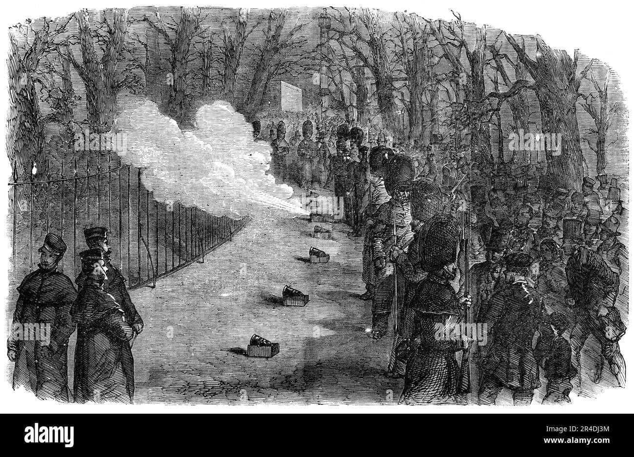 Feuern der Park Guns [nach der Erklärung des Friedens], 1856. Anlässlich des Endes des Krim-Krieges im St. James's Park: '...intelligence erreichte London, das eine Stunde vor dem Vollzug des ängstlichen Verhandlungswerkes, Und dass alle Großmächte Europas, mit Sardinien und der Türkei, wieder vereint waren in einer feierlichen Friedensakte... der Oberbefehlshaber des Feldmarschalls, Viscount Hardinge... gab den Befehl, dass die Nachricht der Unterzeichnung des Friedens in Paris verkündet werden sollte, beide in St. James's-Park und am Tower, durch das Abfeuern von 101 Gewehren... um zehn Uhr begann der Abschuss. Das e Stockfoto