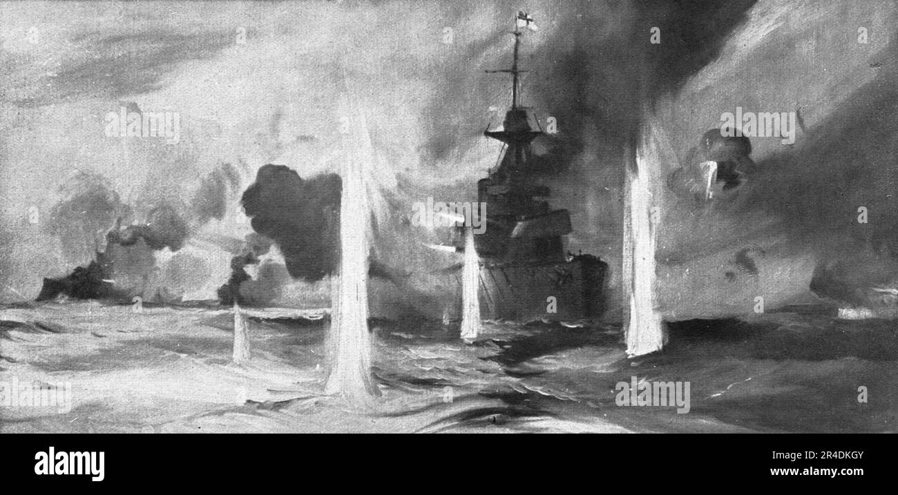 "La bataille navale du Jutland; Le Croiseur anglais Warspite au Milieu de l'Action", 1916. Aus „L'Album de la Guerre 1914-1919, Volume I“ [L'Illustration, Paris, 1924]. Stockfoto