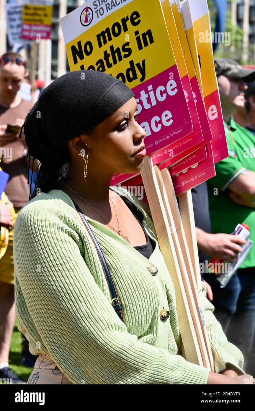 Nicht Mein Bill-Protest. Aktivisten mehrerer Organisationen protestierten am Parliament Square gegen das Gesetz über die öffentliche Ordnung von 2023, das am 3. 2023. Mai in Kraft trat. Parliament Square, Westminster, London, Großbritannien Stockfoto